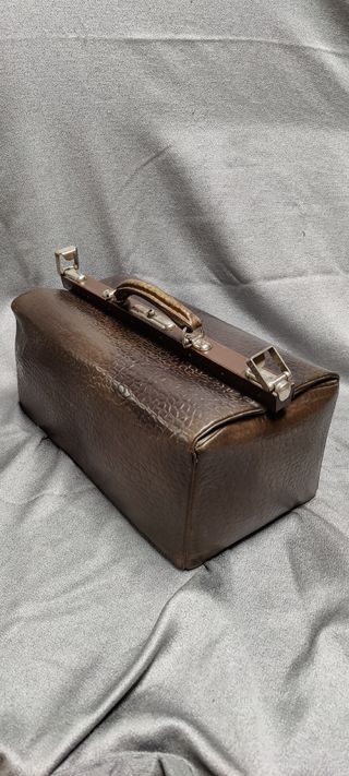 Maletín médico vintage marrón