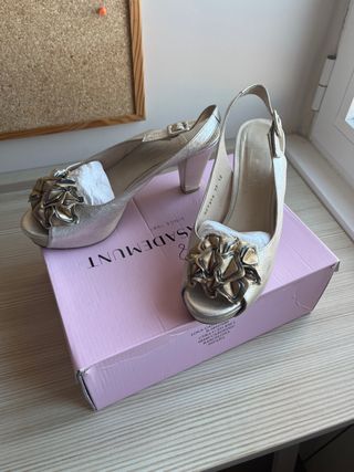 Zapatos Lola Casademunt dorados 39