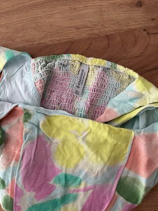 Crop top estampado multicolor talla S