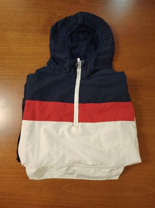 Cazadora impermeable azul y blanca