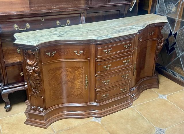 APARADOR CLASICO DE MADERA