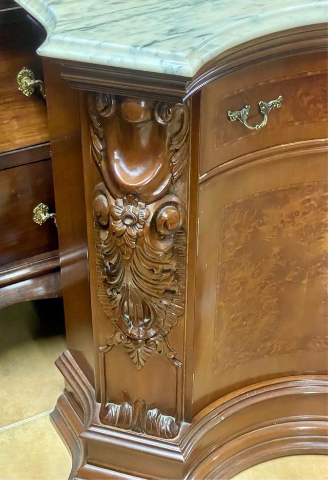 APARADOR CLASICO DE MADERA