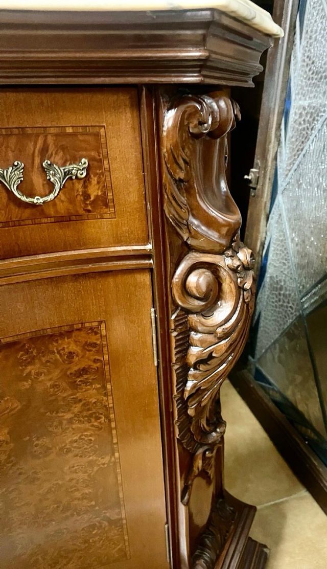 APARADOR CLASICO DE MADERA