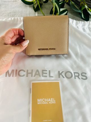 Cartera Michael Kors beige