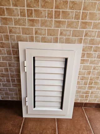 Contraventana de aluminio blanca - nueva