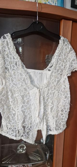 Blusa blanca encaje pedreria