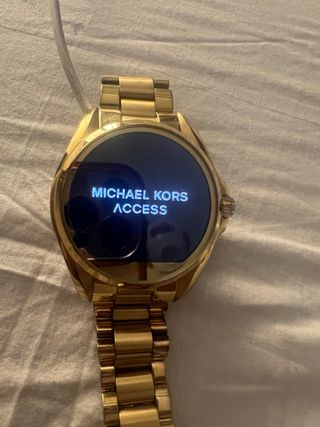Reloj Michael Kors Access dorado