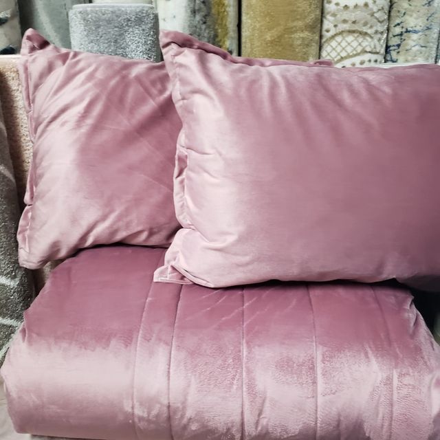 Colcha e almofadas veludo, cama de casal