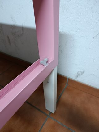 Escritorio infantil blanco y rosa