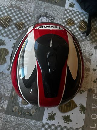 Chaqueta y casco de moto Levior vintage