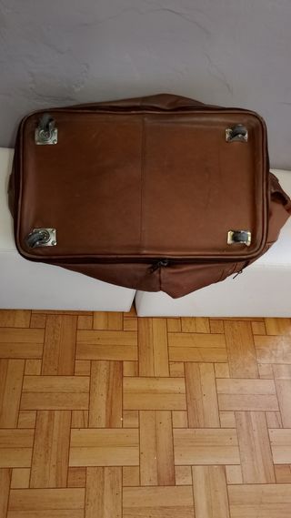 Maleta de cuero marrón