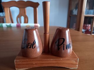 Salero y pimentero vintage de madera
