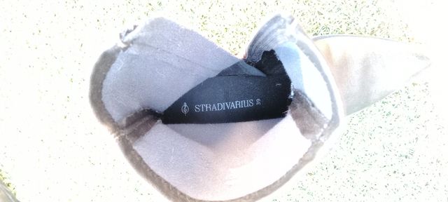 Botas Stradivarius negras grisáceas