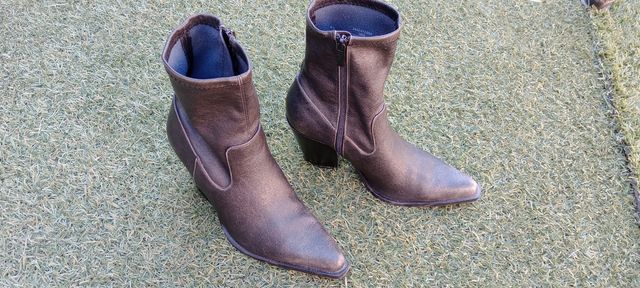 Botas Stradivarius negras grisáceas