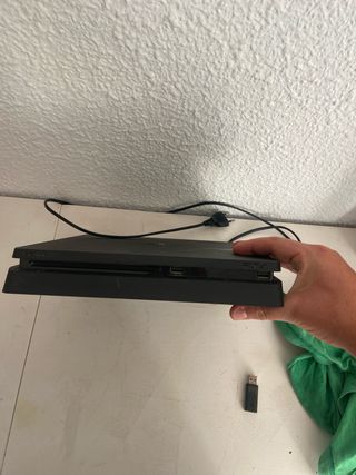 PS4 (PlayStation 4) negra
