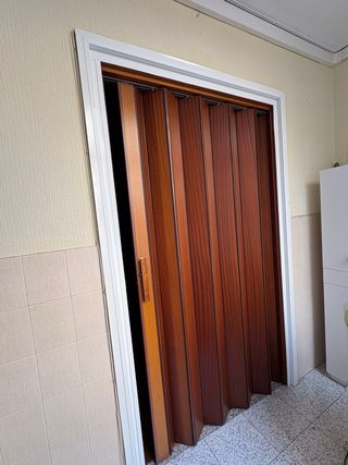 Puerta plegable de madera 114cm ancho/ 207cm alto