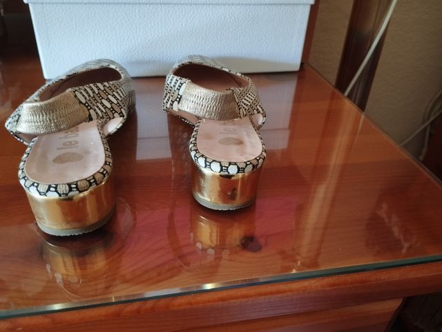 Zapatos Le Babe dorados, talla 38