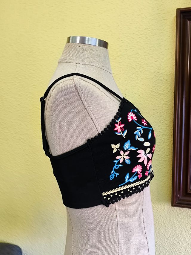 Top negro bordado - flores