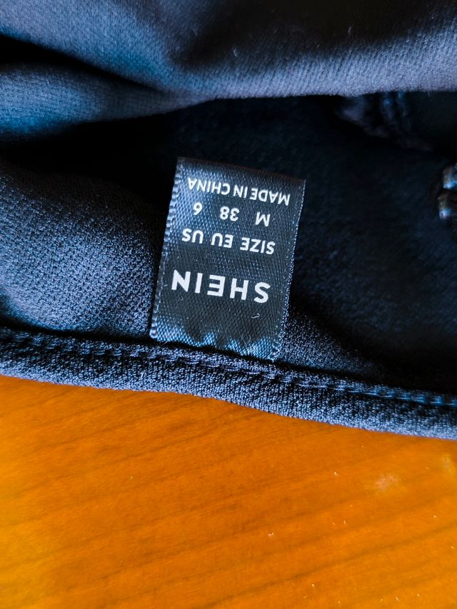 Top negro bordado - flores