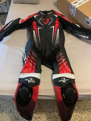 Mono BELA Piel - Rojo-Negro Talla 54EU