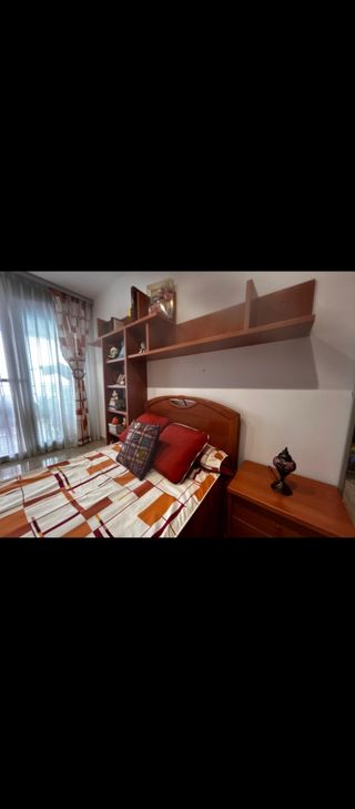 Dormitorio juvenil - Cama + estantería