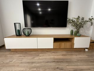 Mueble TV blanco y marrón