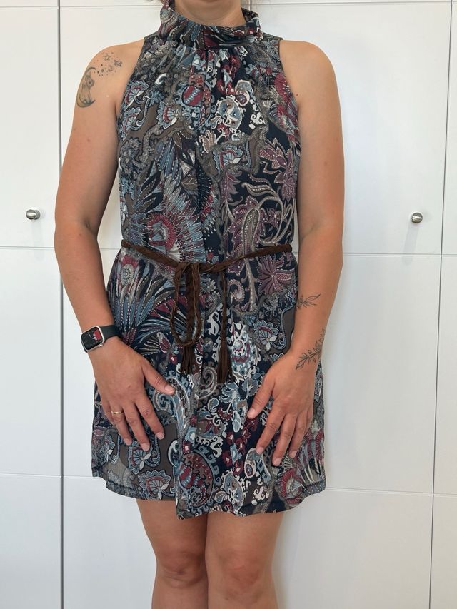 Vestido corto estampado talla L