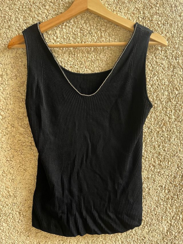 Top negro brillante
