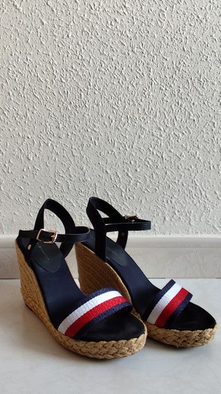 Tommy Hilfiger sandalias cuñas marino, talla 39
