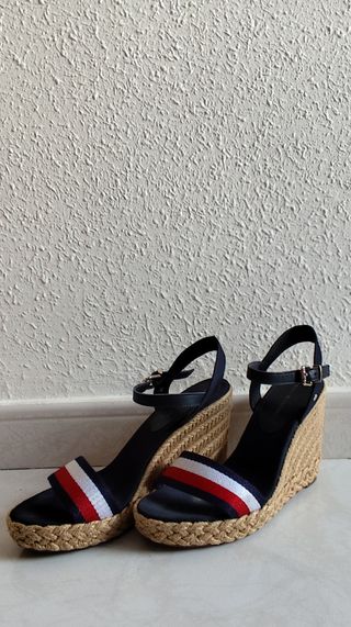 Tommy Hilfiger sandalias cuñas marino, talla 39