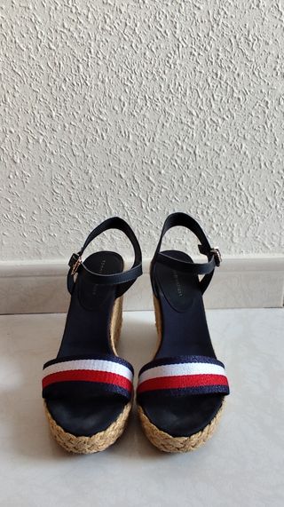 Tommy Hilfiger sandalias cuñas marino, talla 39