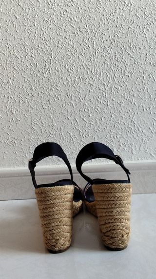 Tommy Hilfiger sandalias cuñas marino, talla 39
