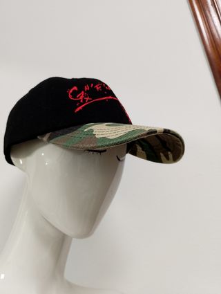 Gorra negra y verde militar