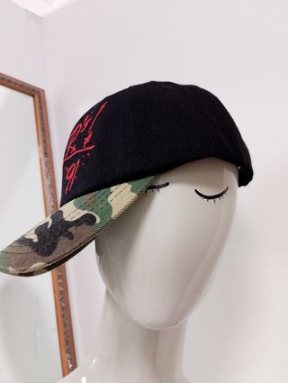 Gorra negra y verde militar
