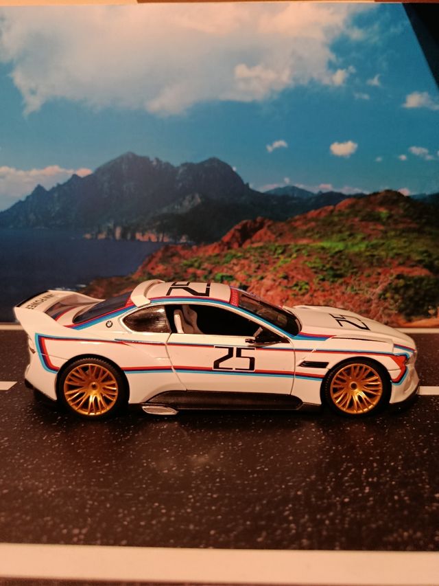 Coche  BMW 3.0 CSL Hommage  R 

Escala 1:24