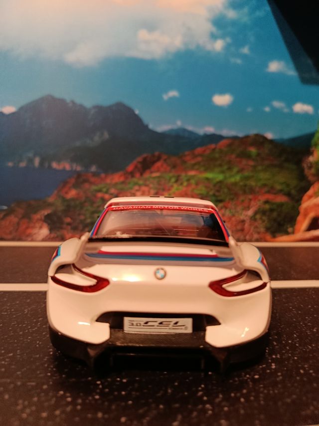 Coche  BMW 3.0 CSL Hommage  R 

Escala 1:24
