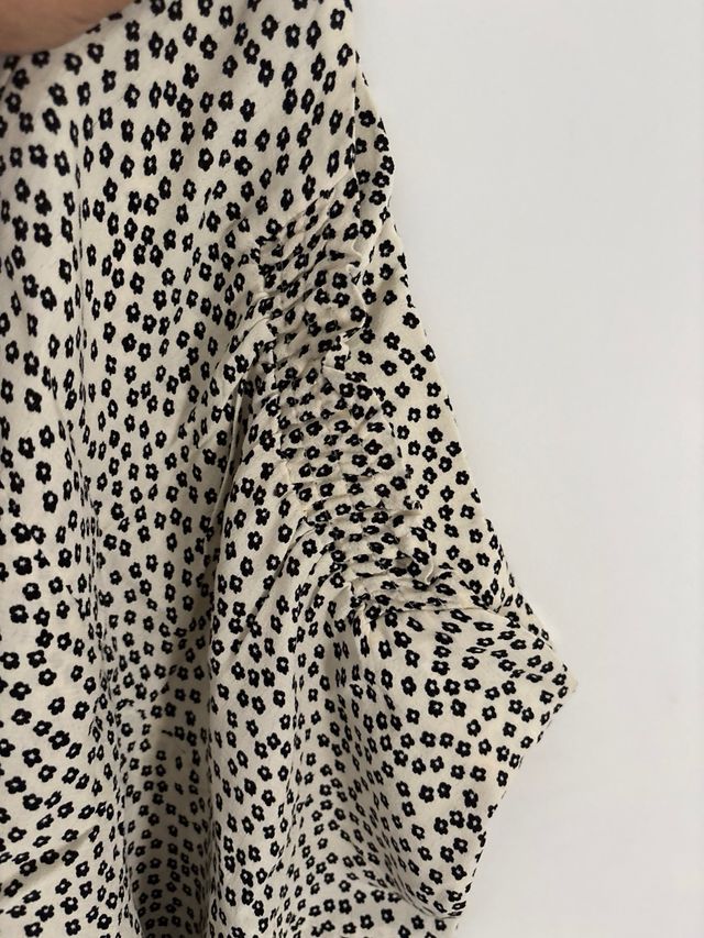 Minifalda Zara - Flores blancas y negras