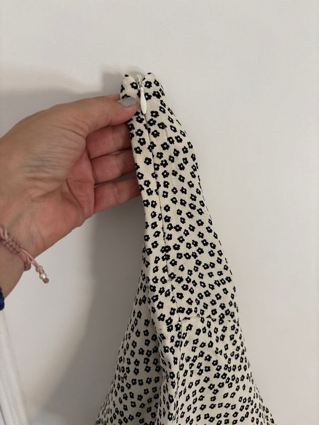 Minifalda Zara - Flores blancas y negras