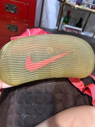 Mochila Nike rosa retro, ideal festivales.
