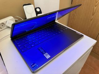 Lenovo Yoga 9 - Convertible 2 en 1 de Alta Gama