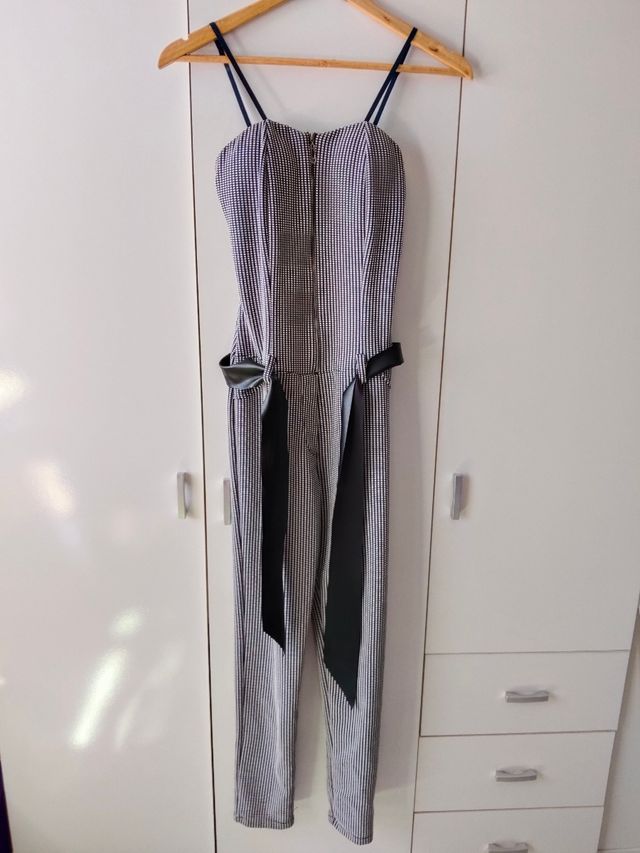 Mono azul marino y blanco