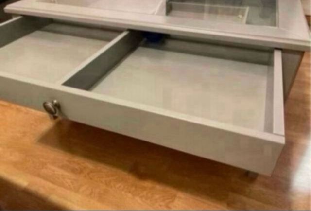 Mesa centro gris cristal.