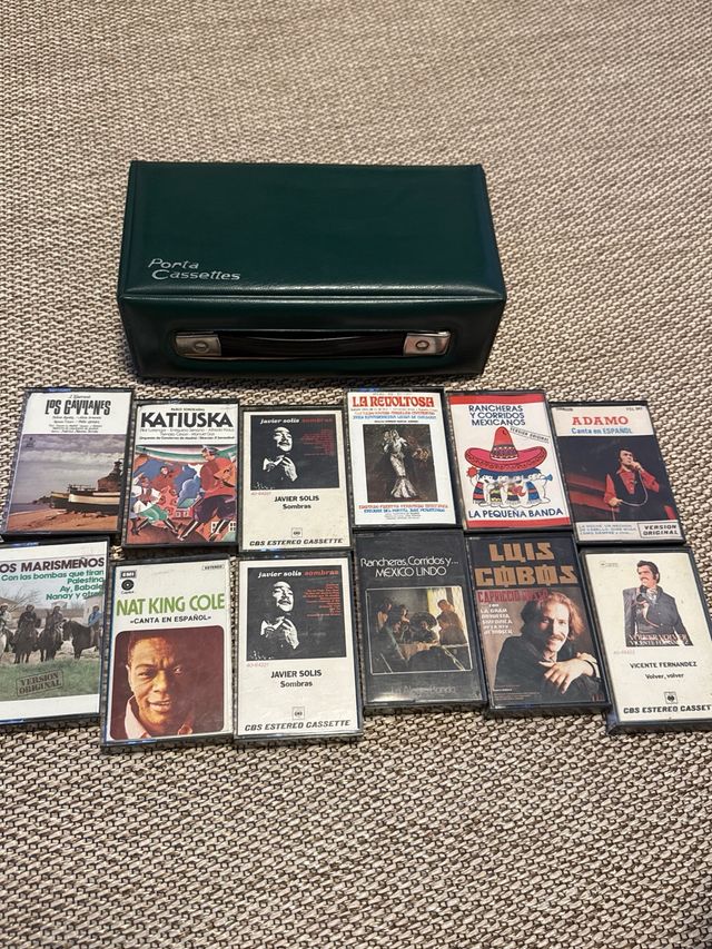 12 cntas Casete Variadas + Porta-Cassettes