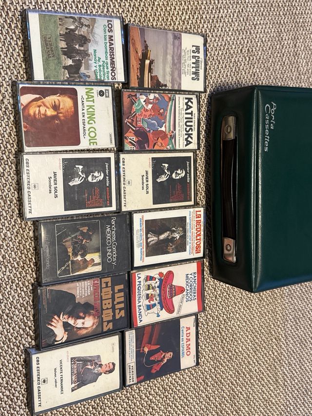 12 cntas Casete Variadas + Porta-Cassettes