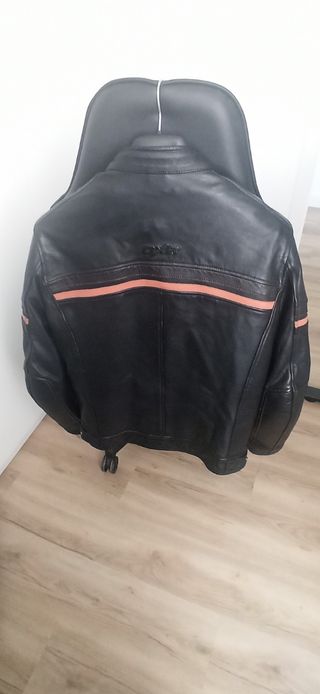 Chaqueta moto cuero.