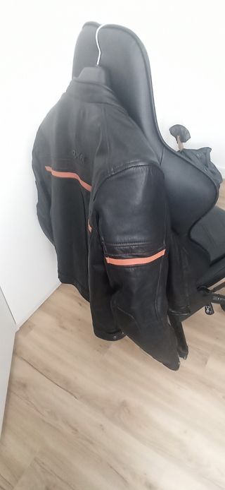 Chaqueta moto cuero.