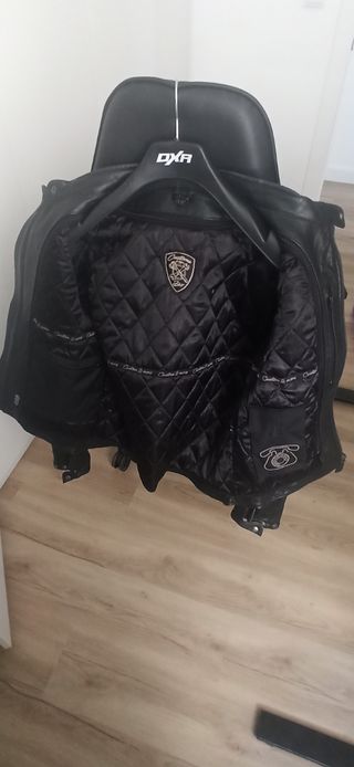 Chaqueta moto cuero.