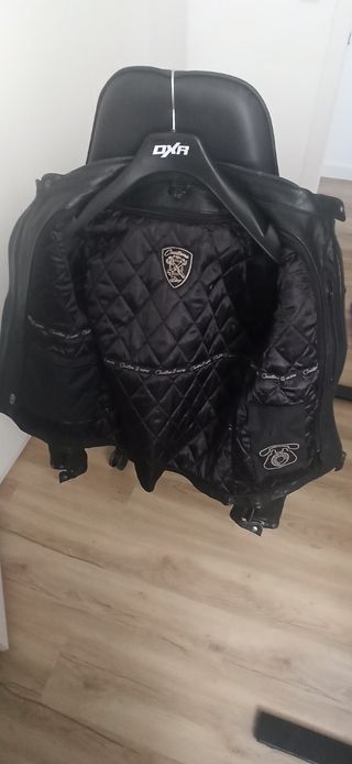 Chaqueta moto cuero.