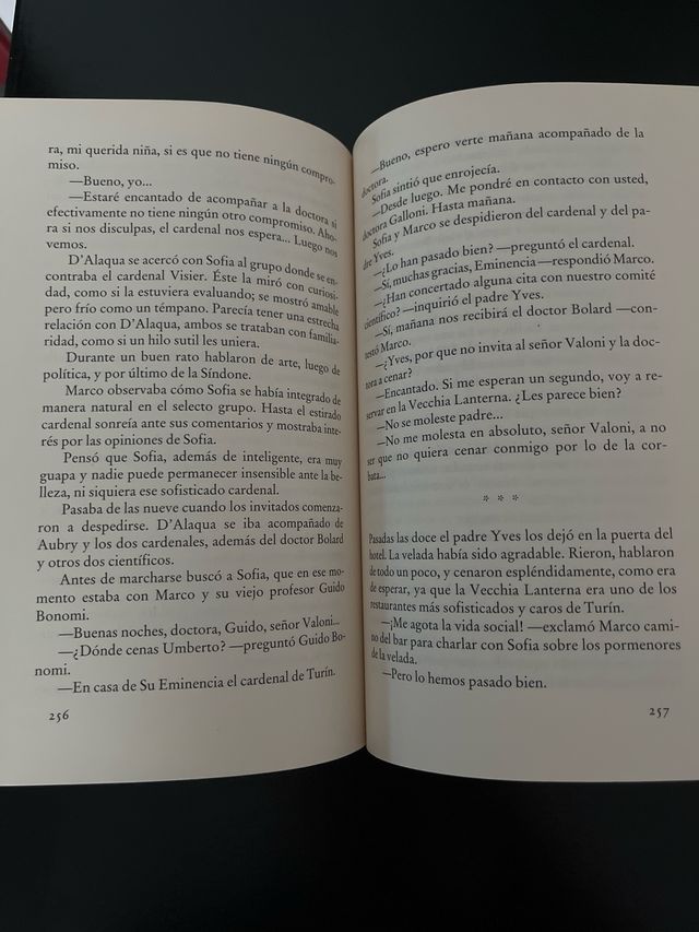 La hermandad de la Sábana Santa – Julia Navarro