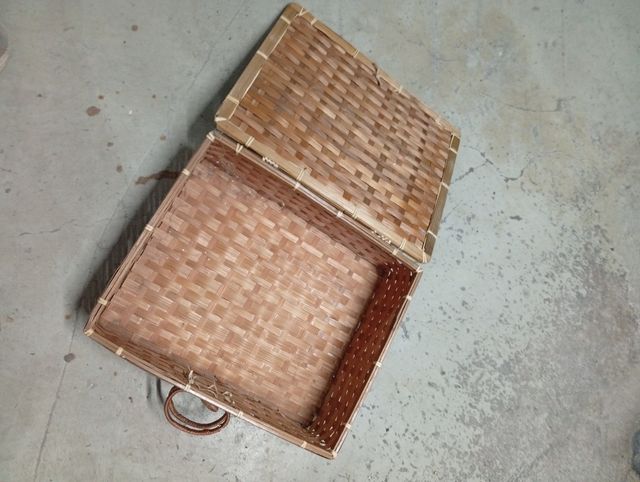 Cesta de bambú marrón